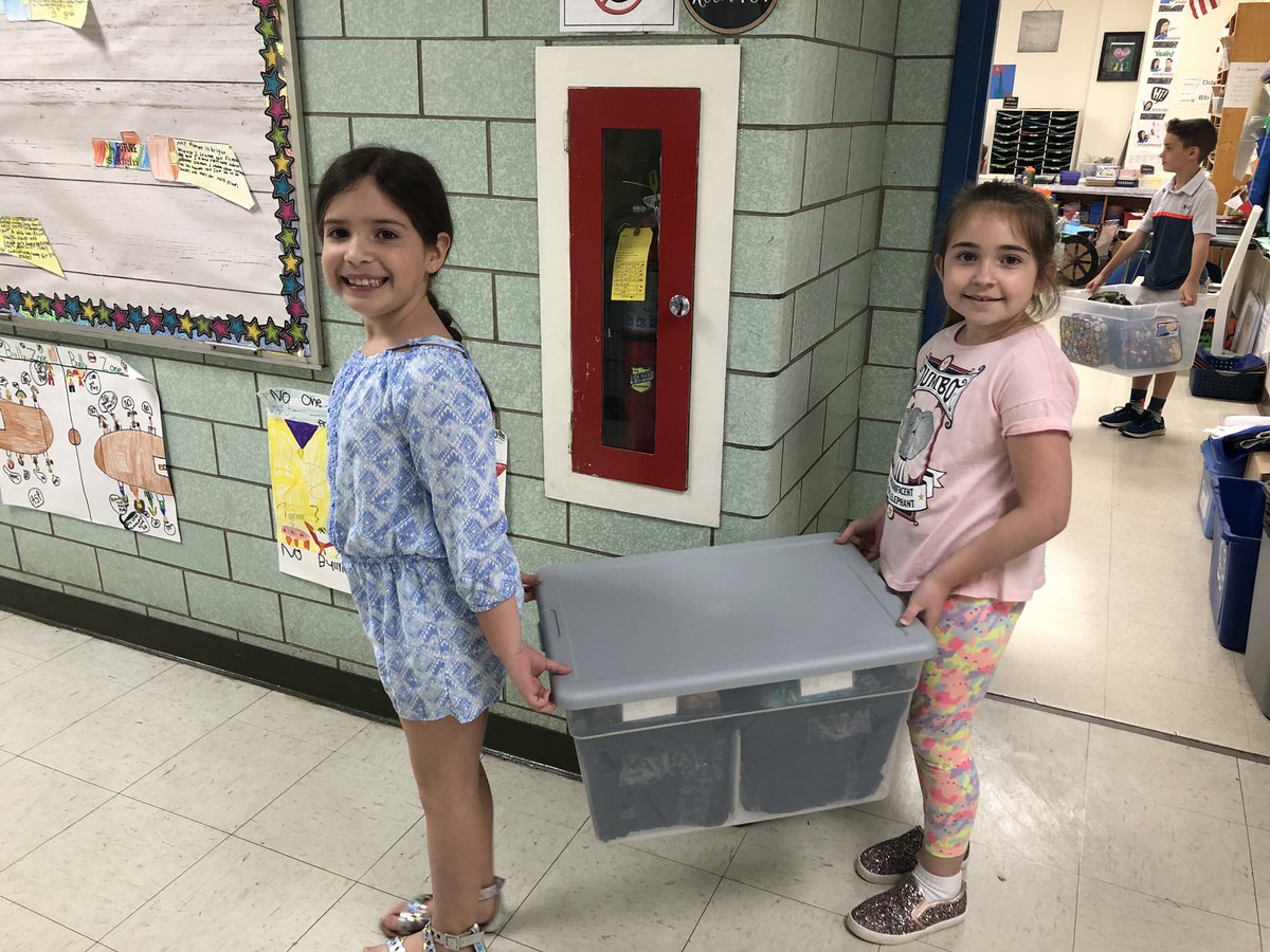 Keepingupwith2L's tweet photo. One of our inventions being used yesterday to hold our lunches! 💡💕 https://t.co/7jRXp1IE4k