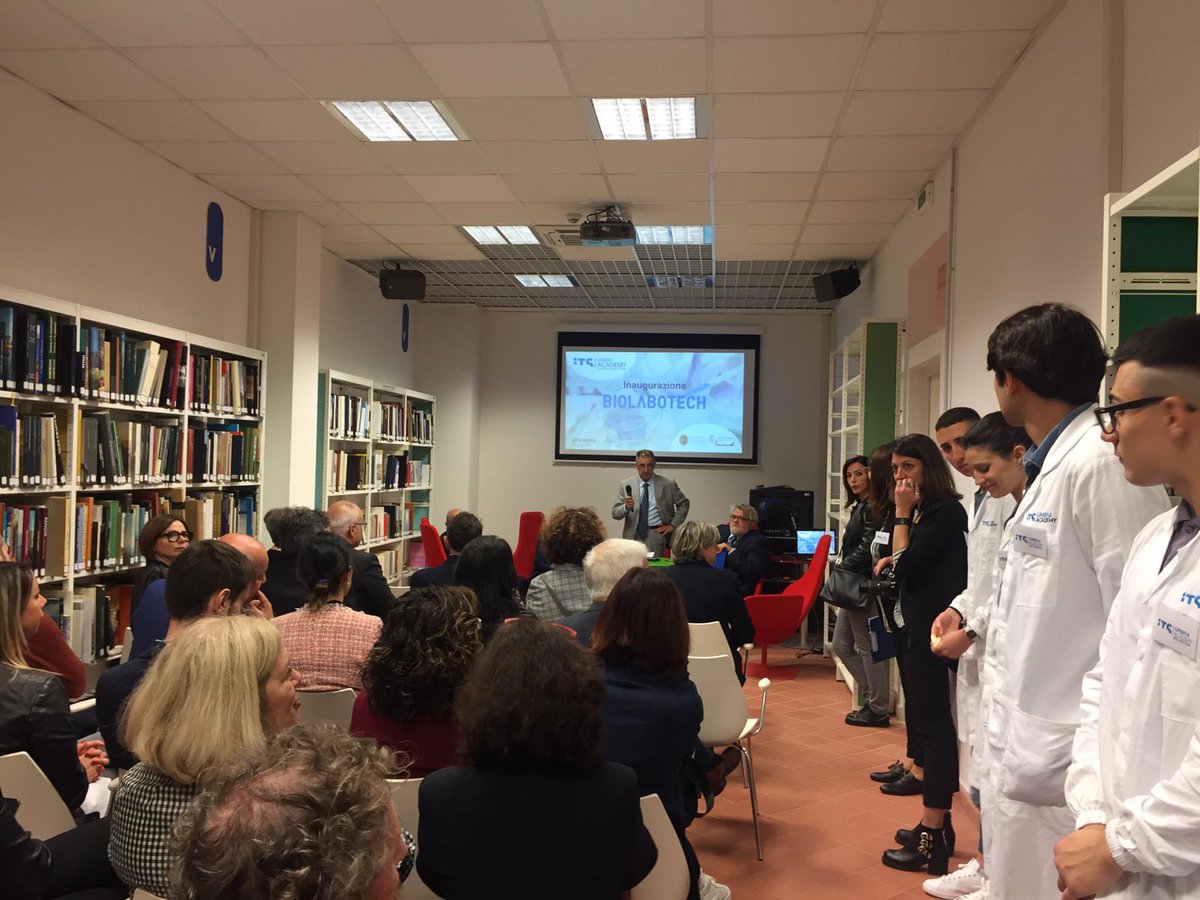 arpaumbria's tweet photo. #BeneComune 🔴 Inaugurato nella sede @arpaumbria di #Terni il laboratorio #BioLabTech, alla presenza del DG @wganapini e dell'Ing. Cioffi, Presidente di #ITSMIUR, eccellenza umbra nella formazione di periti altamente qualificati per imprese e territorio
#Umbria #CuoreVerde
⬇️⬇️⬇️ https://t.co/3YfPlVw8ZL