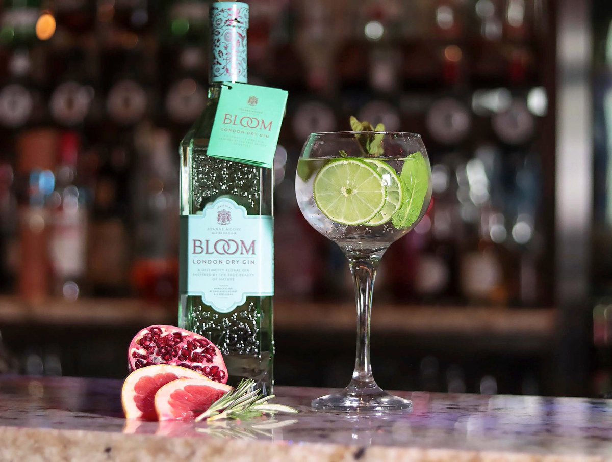 REIDSbillericay's tweet image. Mixing it up: Reids have a huge selection of gins available, all with distinctive botanical and flavourings to suit any preference 🙌🏻

.
.
.
.
#bloomgin #ginoclock #gin #gins #reidsbar #reidsbillericay #essex #gingin #ginlovers