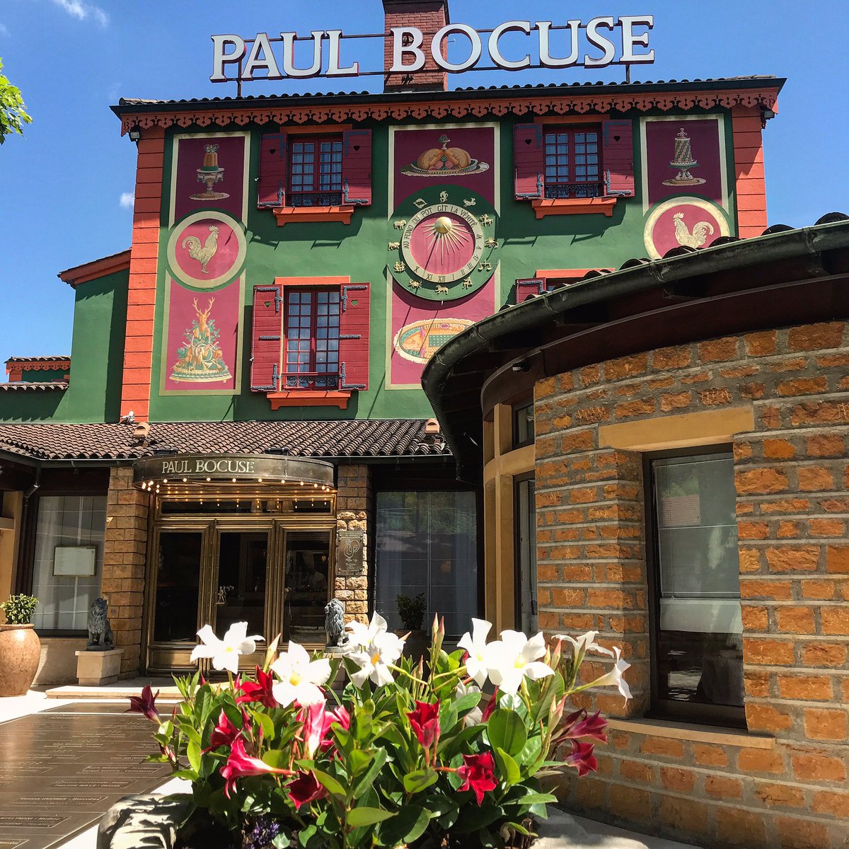 Il semblerait que le printemps ait définitivement décidé de s’installer à Collonges..quel plaisir ! 🌷 #bocuse #paulbocuse #3michelinstars