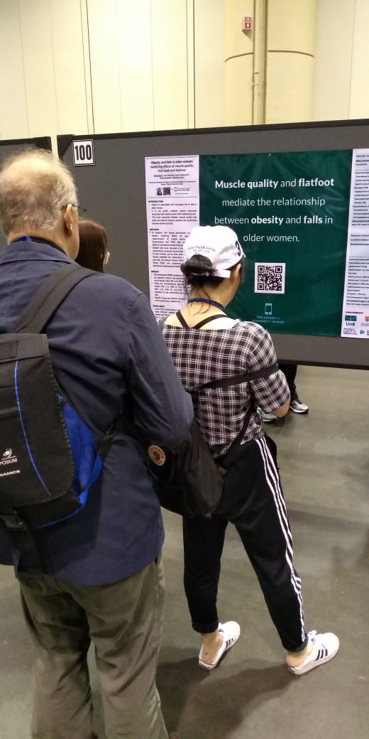 silviagrneri's tweet photo. Using the new #betterposter format at #ACSM19. It was the most productive poster presentation ever!   Thanks @mikemorrison!
#obesity #falls https://t.co/X8oHAgs9ps