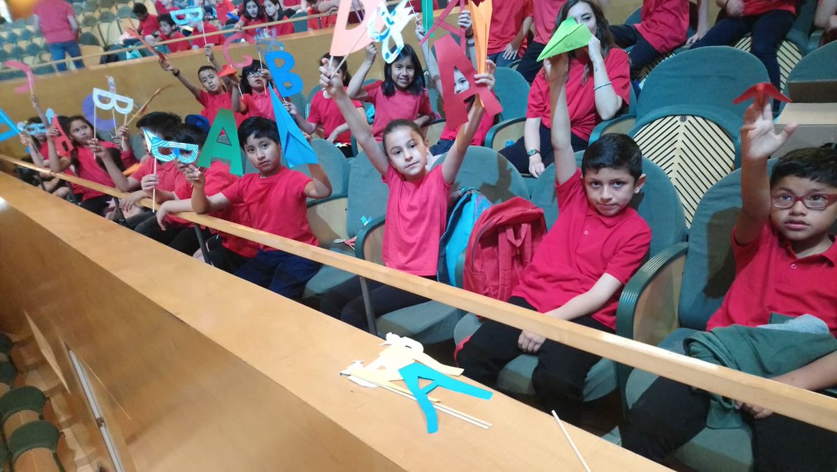 stgervasi's tweet photo. Els artistes de 3r de Primària es preparen pel Cantània!  #cantània #3rprimària #nervis #artisted #stgervasi https://t.co/JO6AU8br6a
