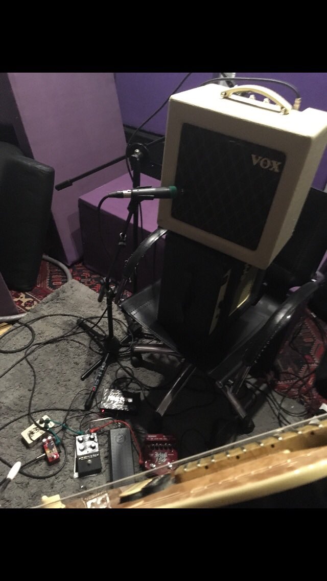 Animanz's tweet photo. Back in the studio. Guitar done
#newtunes #newmusic #recording #studio #guitar #amp #musicman #vox #valveamp #moog #moogdrive #jekyllandhyde #overdrive #distortion #fuzz #fuzzolo #zvex #pedals #gearjunkie #band #london #funk #soul #latin #reggaeton #calypso #eletronic #dance https://t.co/K1I8DXakwy