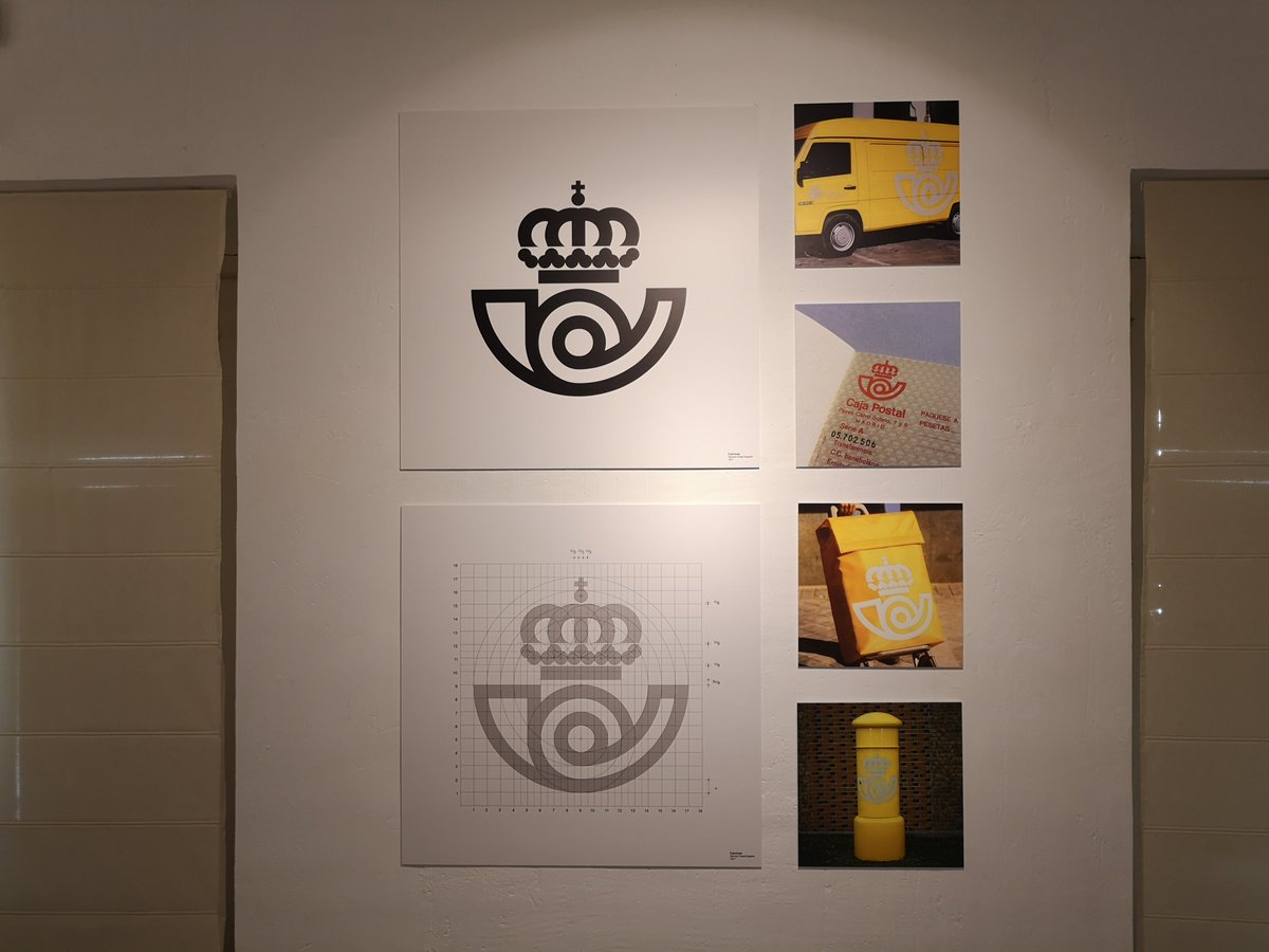 ppcruznovillojr's tweet photo. No es muy habitual que un cliente satisfecho premie el trabajo de un diseñador. En @Correos han querido agradecerle a mi socio su trabajo de 1977 nombrándole Cartero Honorario, el 7º en la historia de la compañía. Con un tampón para que envíe su correo gratis. #añoCruzNovillo https://t.co/IN3wj4k5Yl