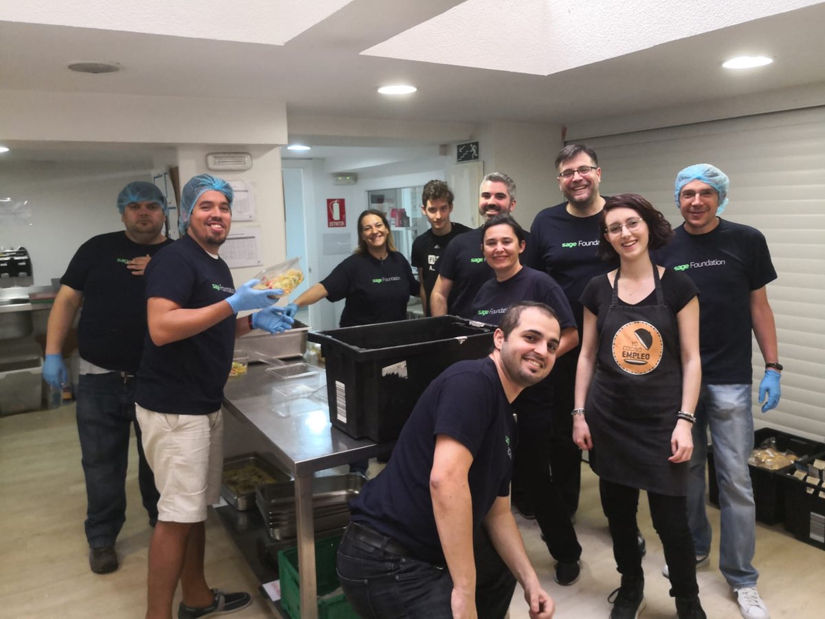ecorbellearoca's tweet photo. Dia de voluntariado @sagefoundation con jovenes profesionales en @fundaltius_es y colaborando en la entrega de comida , trabajando en equipo con los compañeros de @SageSpain https://t.co/QlFSDsAdax