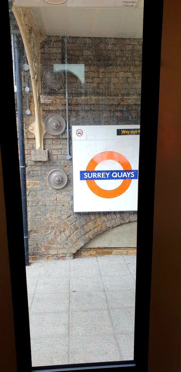 Akashtv1Soni's tweet photo. #WindowsSeries
Clicked from inside London's Overground Train Service
#metro #tube #subway https://t.co/w4bEukYk0o