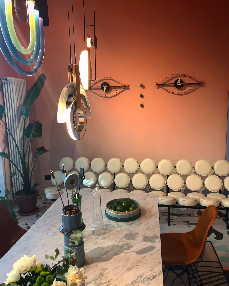 masgilles's tweet photo. ❤️ #ElenaIsLookingAtYou #WatchOut #Vitra #Spotti #Milan #Design #ItalyLifestyleLiving #ItalyCreativity @elenasalmistraro #UrbanLivingMilano #MilanSunset @vitra #Milano #DesignOnTheRoad #MoreVitraOnline #ElenaSalmistraro @store_wallpaper @wallpapermag https://t.co/OEACiqziYs https://t.co/h4BpscnyYO