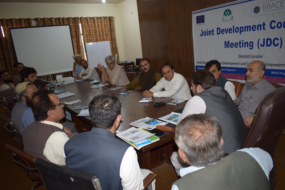 BRSP_Pakistan's tweet photo. BRACE Programme funded by @EUPakistan convened a Joint District Development Committee (JDDC) in district Loralai, chaired by DC Mr. Kashif Nabi, who appreciated all the partners & assured his support for addressing poverty in Loralai.
#BRSP #BRACEProgramme #EU #RSPN #JDDC https://t.co/TJuw4RPZpS