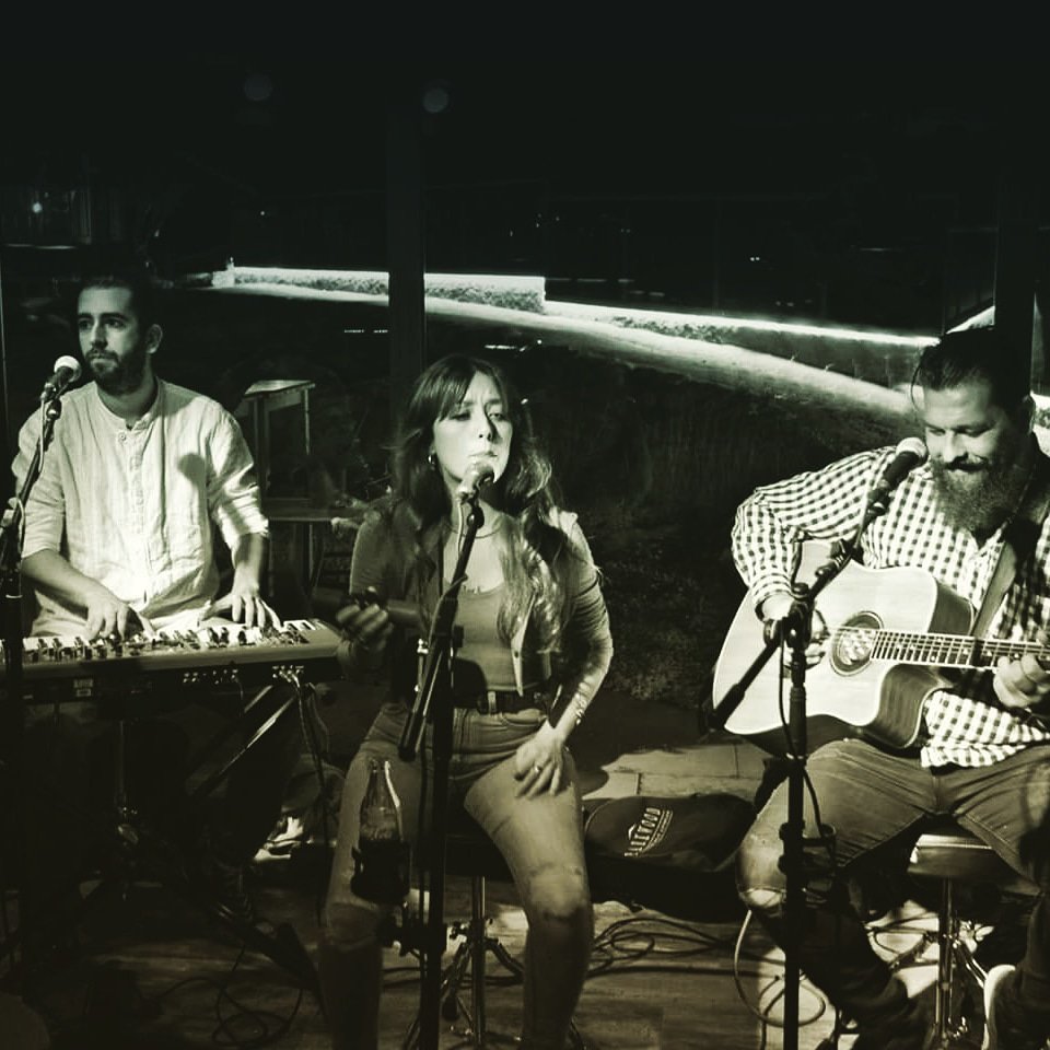 🎶 SHERMAN TRAIL omplirà de ritme la tarda del #karxofa2019!! 
El trio musical composat per <a href="/JodieCashOff/">Jodie Cash</a>, Toni Espelta i Toni de l’Amo ens oferirà un concert acústic basat en adaptacions molt personals de country, rock&amp;roll, blues, soul i bluegrass!
Us esperem a totes y tots!