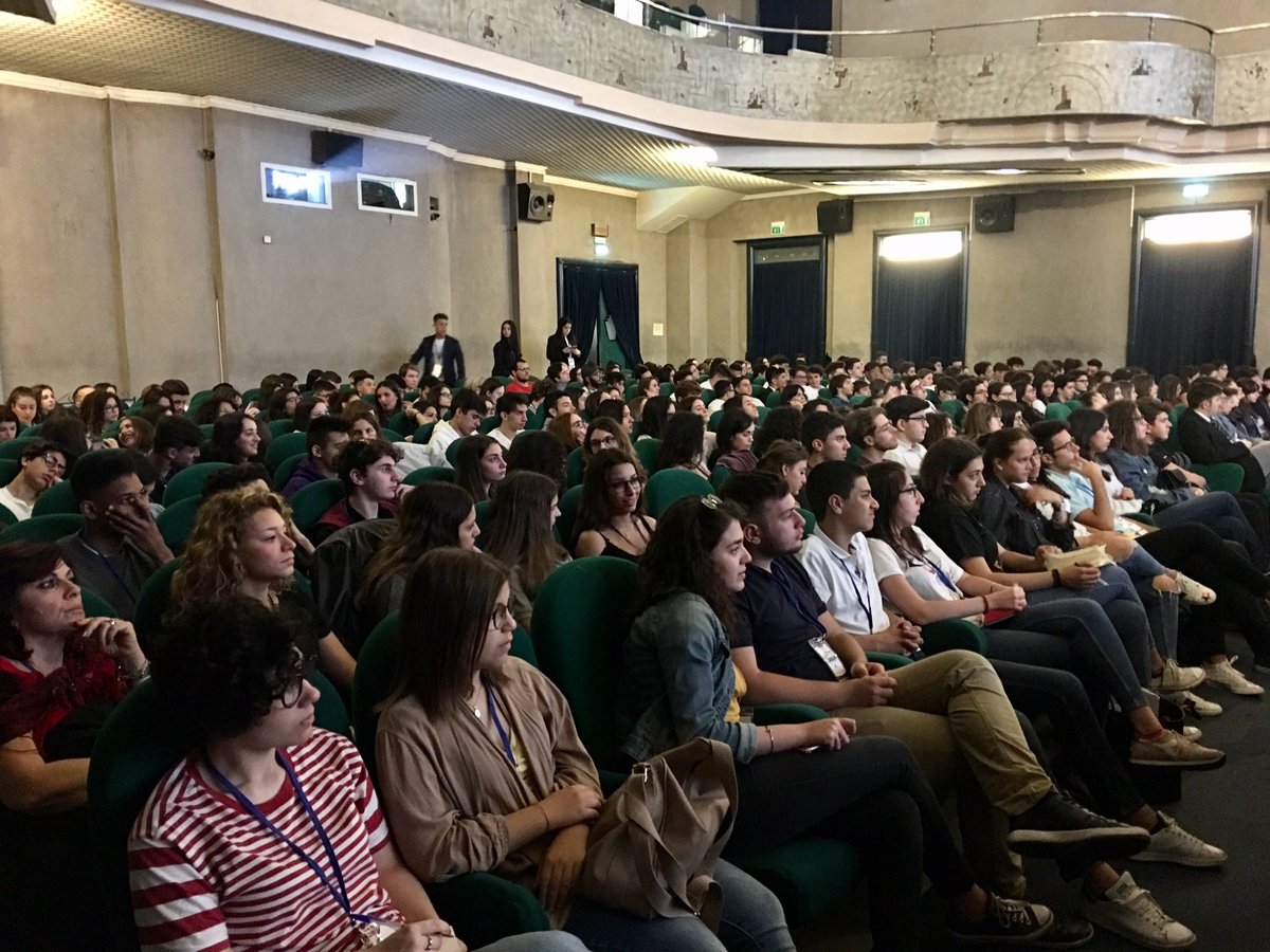 Via ai lavori della terza edizione del Festival di geopolitica Mare Liberum. Oltre 400 studenti all’inaugurazione della nostra manifestazione 

<a href="/EastwestI/">Eastwest European Institute</a> #festivalmareliberum #elezionieuropee19 #diplomatici
