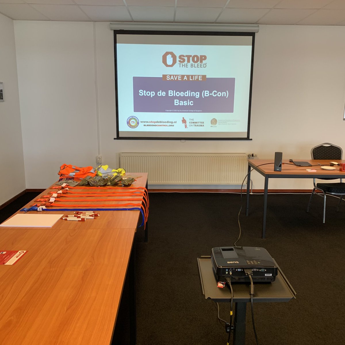 renevanderhelm's tweet photo. Over een uurtje start de laatste gratis training van de Stop de Bloeding Maand #sdb #stb #StopTheBleed #stopdebloeding #NedCert https://t.co/mkJErJrtak