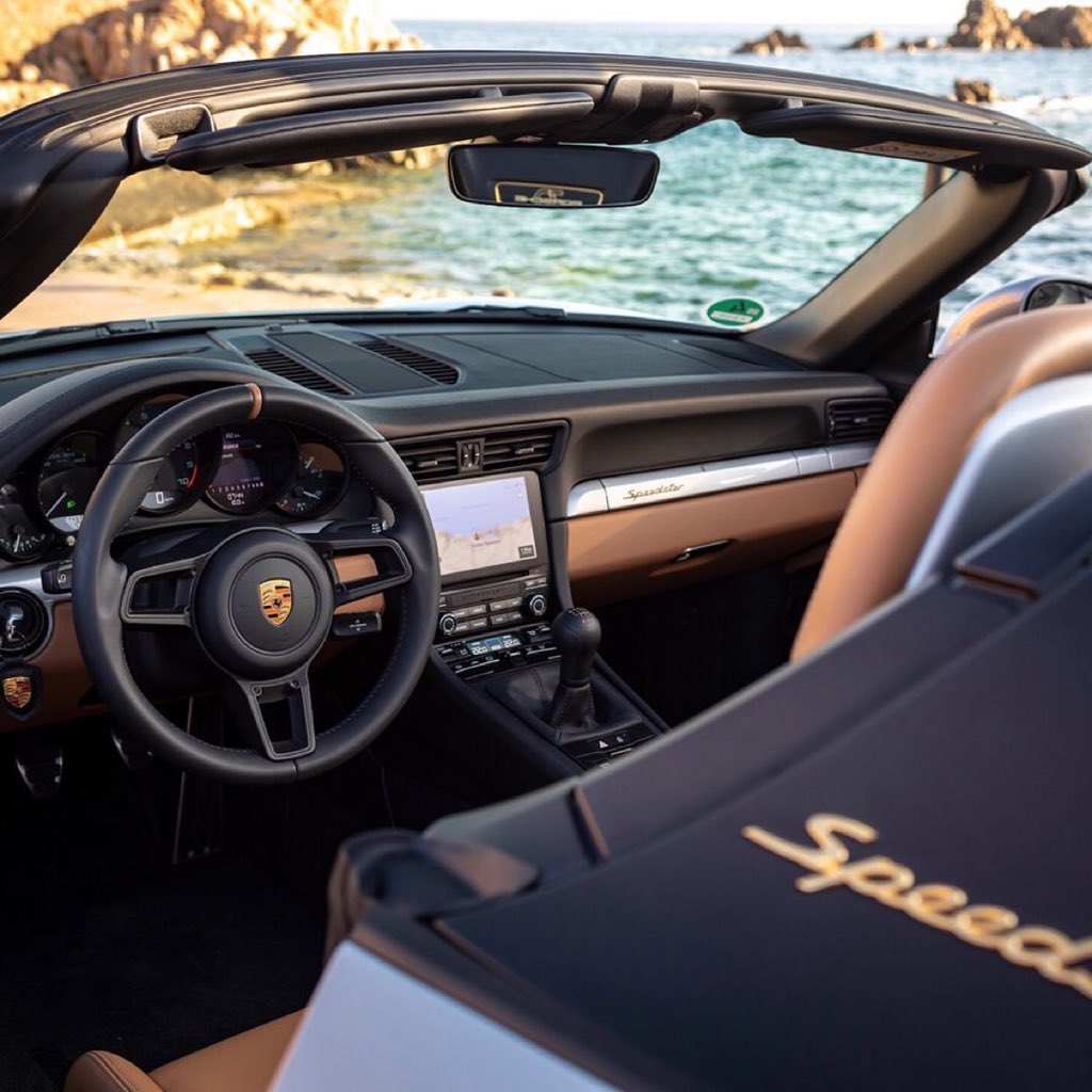 Porsche911UK tweet media