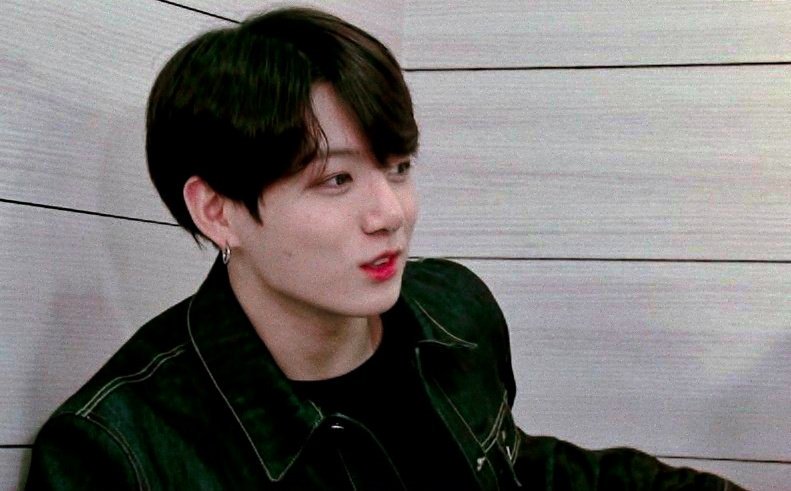 jungkookedit's tweet photo. whose boyfriend is this? https://t.co/e9cwRPYAy4