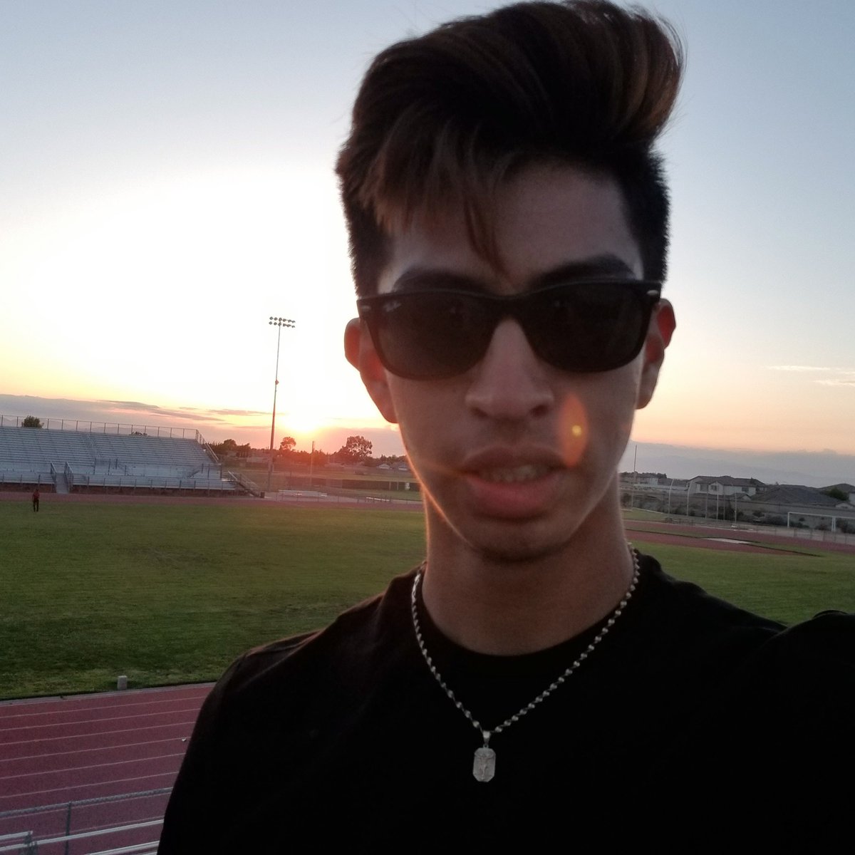 apex__david's tweet photo. Senior sunset 🌅 https://t.co/u55pjahhuQ