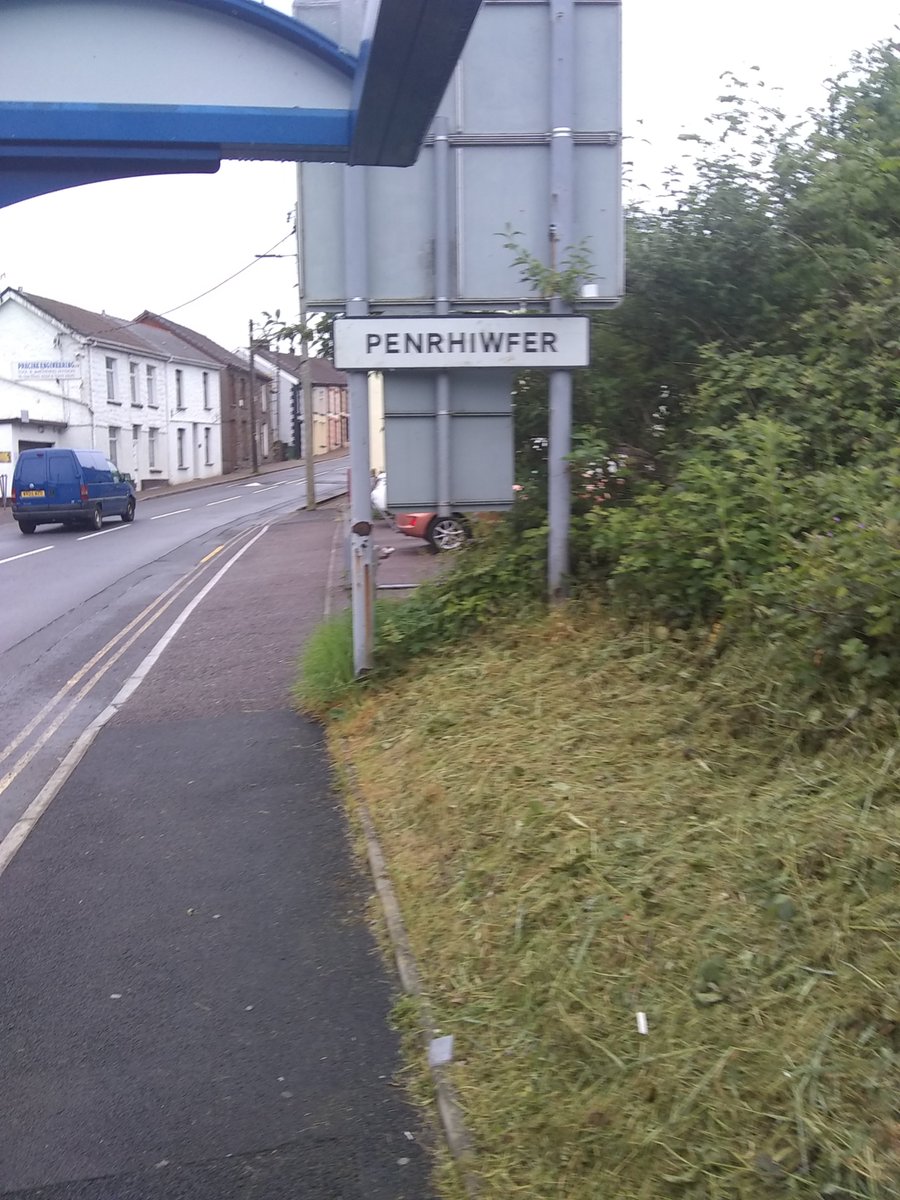 FamilyRhondda's tweet photo. Making good time before the sun is out. Just about to go through penrhiwfer where there is no 172 bus to porthcawl lol. https://t.co/x92legOPIM