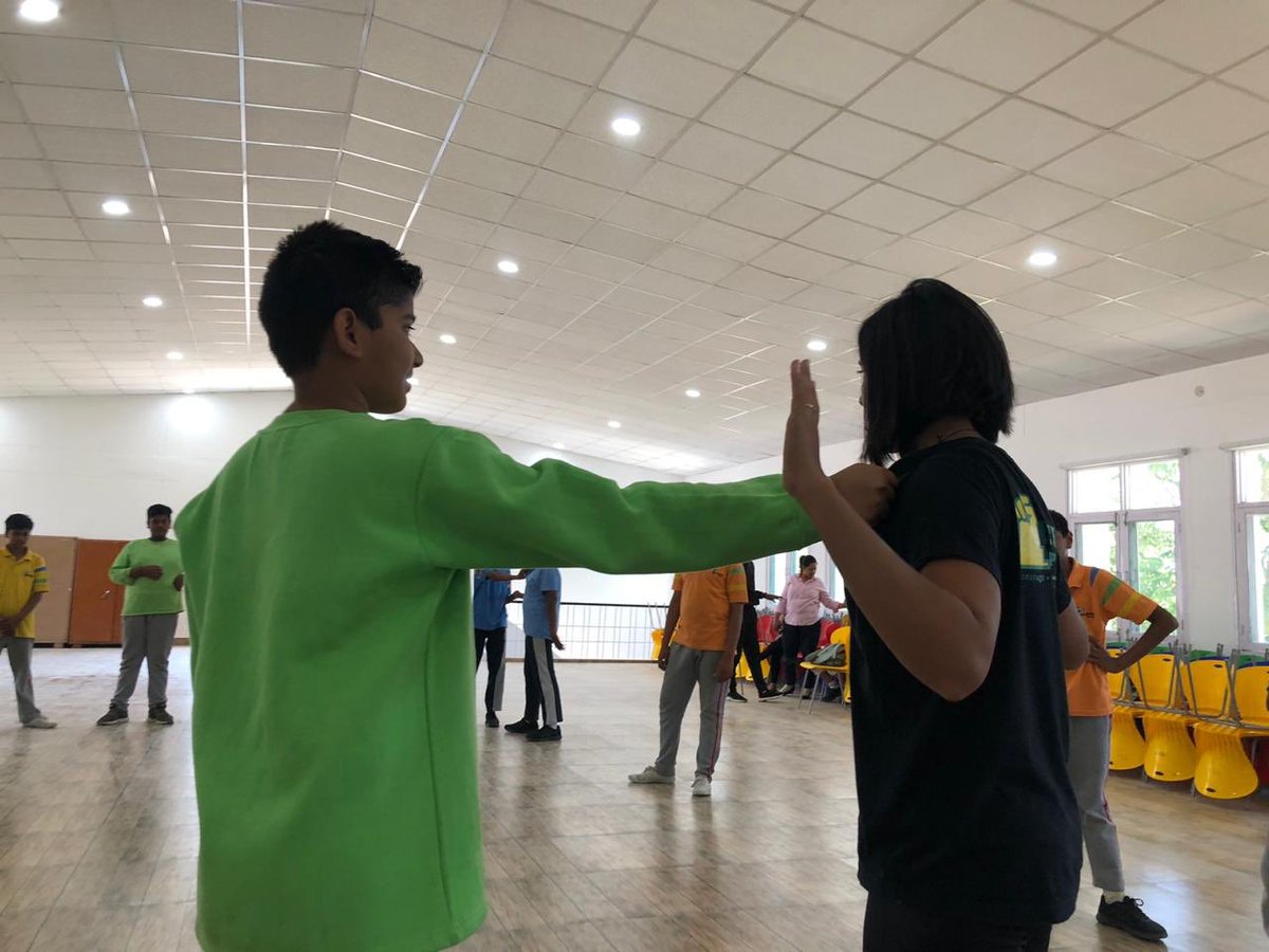 zasha2's tweet photo. Delhi... Nainital... Delhi.. 700 km 
Safe Campus under the "FAKAR HAI-To be proud" campaign.. 
Along the way a chance to teach Self Protection at the G D GOENKA School at Naukhuchia Taal.
#beproud
#beyou
#safecampus https://t.co/38KIHnd1lm