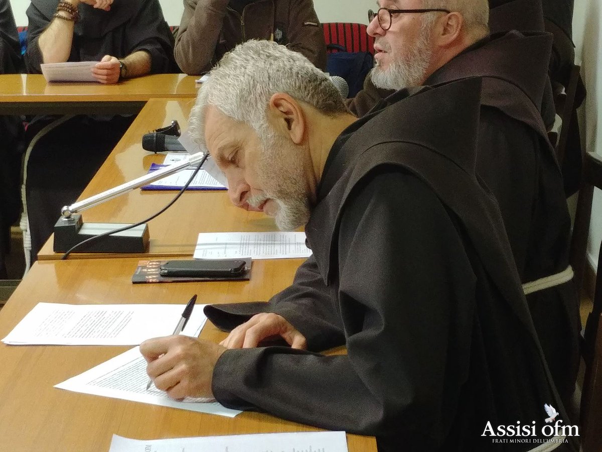 FratiAssisi's tweet photo. È tempo di…dialogo!. I frati Under Ten della Provincia dei Frati Minori dell’Umbria in Assemblea in vista di Taizé 2019 
Leggi su https://t.co/ctdanp23pS - Provincia Serafica
#fratiassisi #taizé2019 #capitolodellestuoie #underten #frati #ofm #dialogo https://t.co/lUWgz8ffdt
