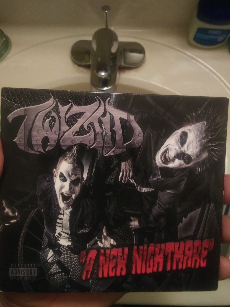 PhantomEyce's tweet photo. #Twizitd #FreekShow, #TheCrypticCollectionVol1, #ANewNightMare and #ForFamVolume2. #MystaCyric #RealRap #UndergroundRap https://t.co/vK2s8tTzZI