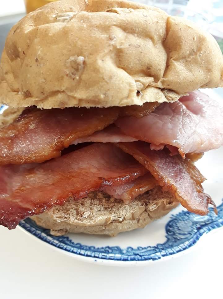 Don't miss out in our early bird deals. Bacon sandwich £2.50, Proctors Sausage Sandwich £2.50, Free Range Egg Sandwich £2. Add a Tea or Instant Coffee for 50p. Deal prices until 10.30 but breakfast served all day.