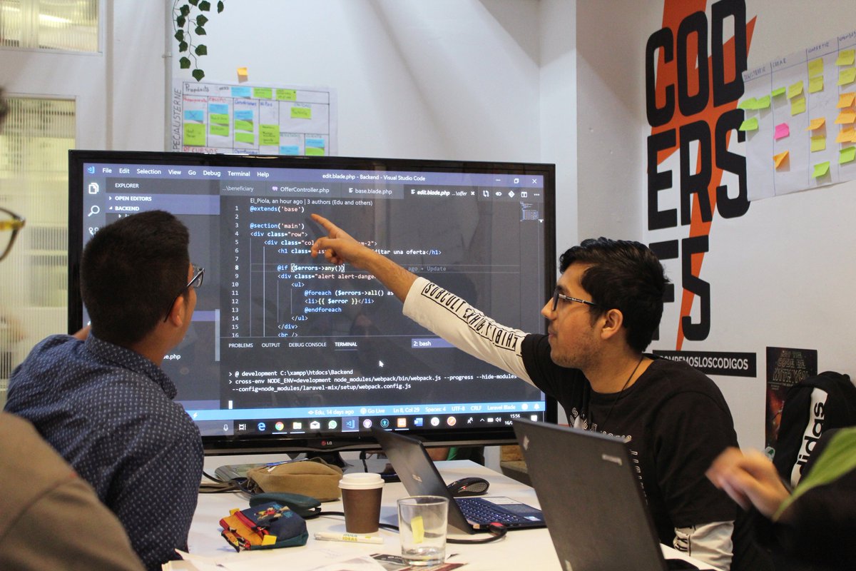 FactoriaF5's tweet photo. Gracias a la donación de un particular nuestr@s coders ahora pueden disfrutar con la mega pantalla para detectar hasta el más mínimo error de código 😂

🧡gracias, gracias y gracias

#rompemosloscodigos #trenquemelscodis #factoriaf5 #simplonco https://t.co/hU9ZXsbCDU