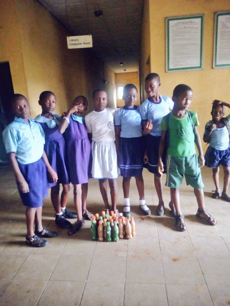 myEmyWEALTH's tweet photo. AFTER SCHOOL CLUBS #QualityEducation #SDG4 
Afternoon of yesterday pupils of MODEL PRI SCH OKORO N'ODO Phc, stayed after close for practical session with @wonneafronelly on 7 PLASTIC TYPES, One-Time Use plastics&amp;need for Upcyling
#1000ManMarch
#BeatPlasticPollution
#VerdantKids💪 https://t.co/BzIcQsZ6Vo