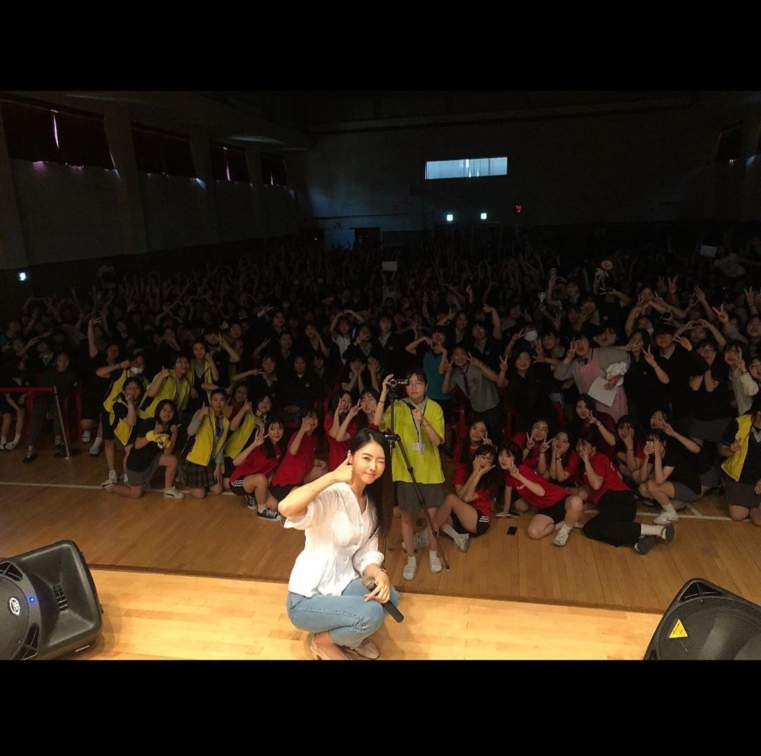 nayoungarchives's tweet photo. She's back guys 😭😭 https://t.co/8pT1IiTj01 https://t.co/aL8paVn7se
