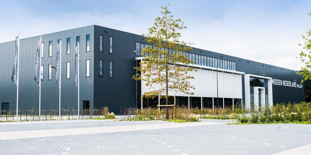 TeKaGroep's tweet photo. Volgende week ontvangt de Midden Nederland Hallen 2.500 bestuurders uit het hele land tijdens het jaarlijkse VNG-congres. “Een ultiem visitekaartje voor Barneveld”, aldus Burgemeester Asje van Dijk in de Barneveldse krant: https://t.co/RlEmL9jcos https://t.co/9t5mHCQB0V