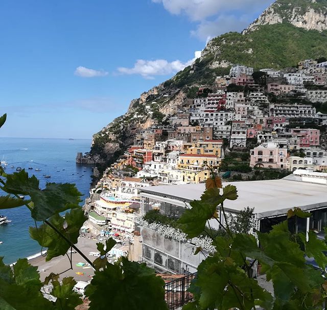 Aptours_info's tweet photo. Visiting Positano? let us take care of your transport, English’s speaking local drivers available info@aptours.it https://t.co/hIEgEZFsqY https://t.co/tbfjc04dAn