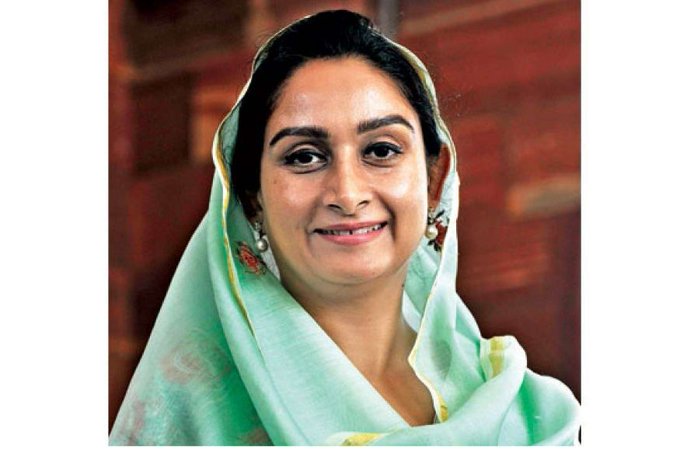 JagbaniOnline's tweet photo. #Breaking:
#HarsimratKaurBadal ਨੂੰ ਕੇਂਦਰ ਸਰਕਾਰ ਵਲੋਂ ਫੂਡ ਪ੍ਰੋਸੈਸਿੰਗ ਮੰਤਰੀ ਬਣਾਇਆ ਗਿਆ
#ModiCabinet2 #CabinetExpansion #CabinetAnnouncement2019 .@BJP4India #MinistryofFoodProcessing .@MOFPI_GOI .@HarsimratBadal_ https://t.co/jBNbNUkK6z