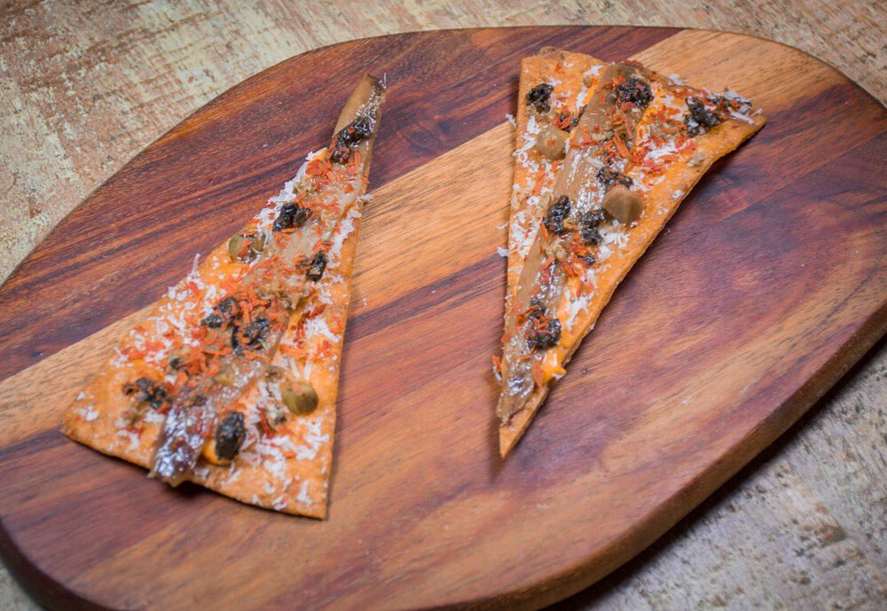 Arrancamos el viernes!!!
•
•
Anchoas del Cantábrico “00” @yurritagastronomika en mini pizza 🍕 crujiente a la puttanesca 
•
•
#nuevacarta #lagastrodechema #lagastro #chemasoler #restaurantesmadrid #cocinadeautor #tapasmadrid #tapasgourmet #anchoayurrita #anchoadelcantabrico