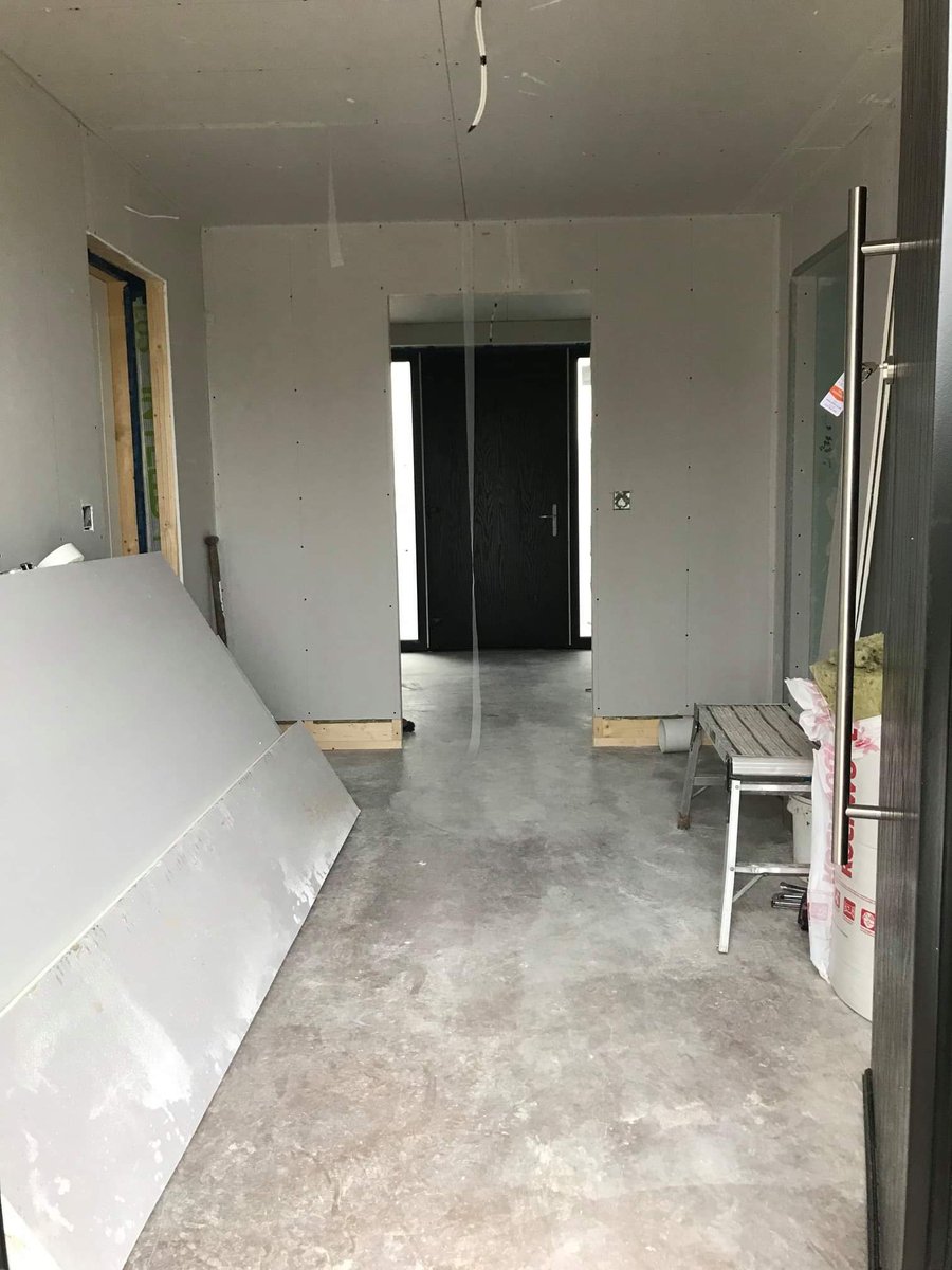 BuildWrightMCH's tweet photo. 8 days since foundation stage and the kitchen worktop is now in place and looking 👌🏻
The glorious Irish summer ☔️ has been slowing progress on the exterior so focus has remained on forming the link corridor which will host the entrance hall and utility. https://t.co/AIQXHnrMSG