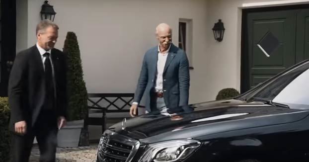 Alucinanet's tweet photo. BMW despide al consejero delegado de Mercedes-Benz con este genial vídeo https://t.co/HFQ7zShma5 https://t.co/WSknVqNP3u