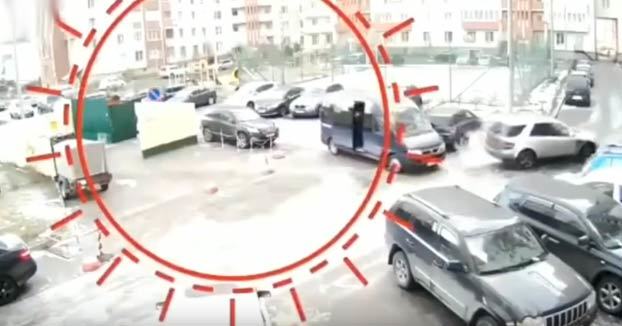 Alucinanet's tweet photo. No es Benny Hill, es la policía rusa https://t.co/P6zerTo7Ze https://t.co/eCfVKBaqge