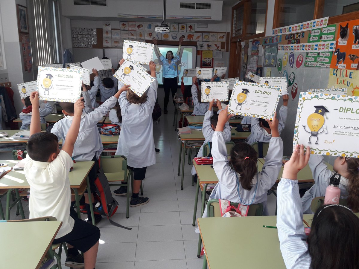 #ASINEM se suma al proyecto de promoción de la #EficienciaEnergética en la infancia de la Fundación <a href="/fenieenergia/">Feníe Energía</a>. Gracias a los colegios Nuestra Señora de la Consolación de Alcudia y al CEIP Gabriel Janer Manila de Marratxí por dejarnos llevar el mensaje de 'Rayo a sus alumnos!!