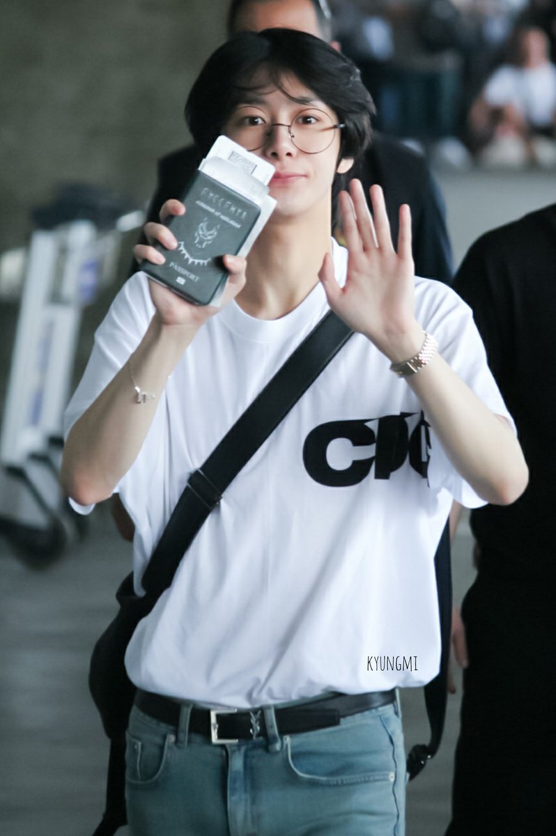 เทพเจ้าอู้ดอี้ด• tweet media