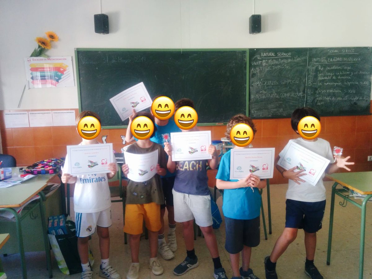Robotix_Huelva's tweet photo. Nuestros alumn@s de Cardenal Spínola Huelva terminaron ayer su Curso en una actividad final en la que estuvieron acompañad@s por sus familias. Posteriormente recibieron sus correspondientes Diplomas 👏🏻👏🏻👏🏻

📍MindLabs (Calle La Fuente n.5)
☎ 611 059 102
📧info@mindlabs.es https://t.co/Y274yykd8M