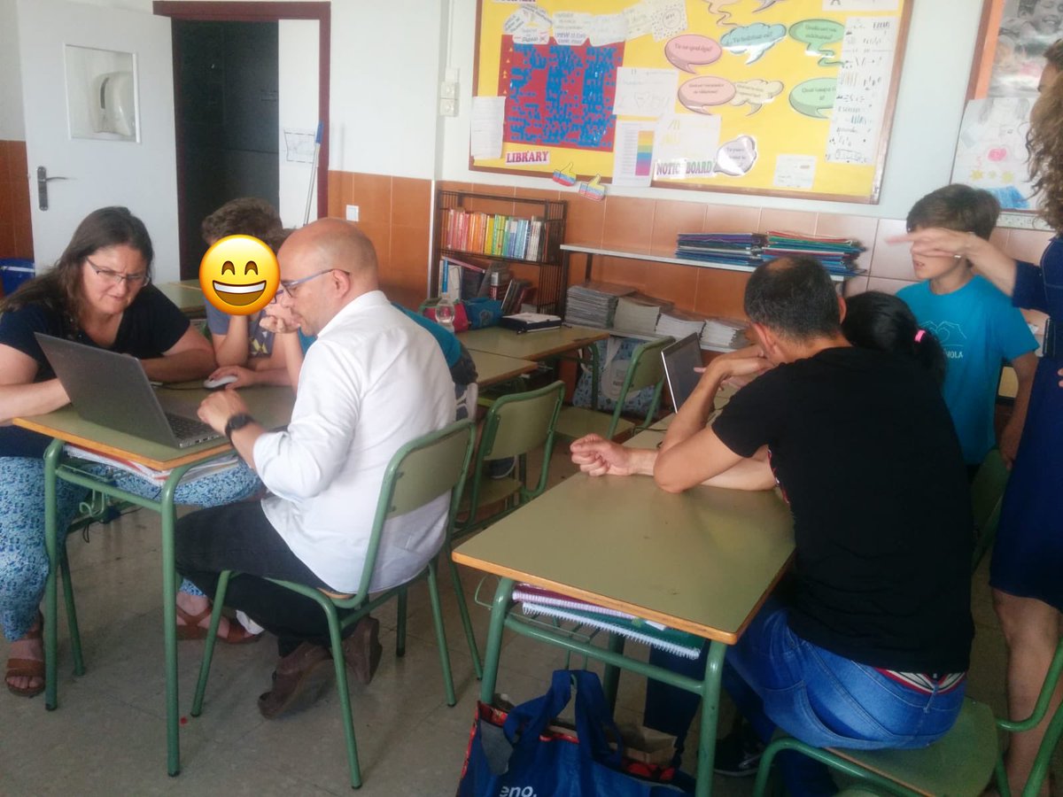 Robotix_Huelva's tweet photo. Nuestros alumn@s de Cardenal Spínola Huelva terminaron ayer su Curso en una actividad final en la que estuvieron acompañad@s por sus familias. Posteriormente recibieron sus correspondientes Diplomas 👏🏻👏🏻👏🏻

📍MindLabs (Calle La Fuente n.5)
☎ 611 059 102
📧info@mindlabs.es https://t.co/Y274yykd8M