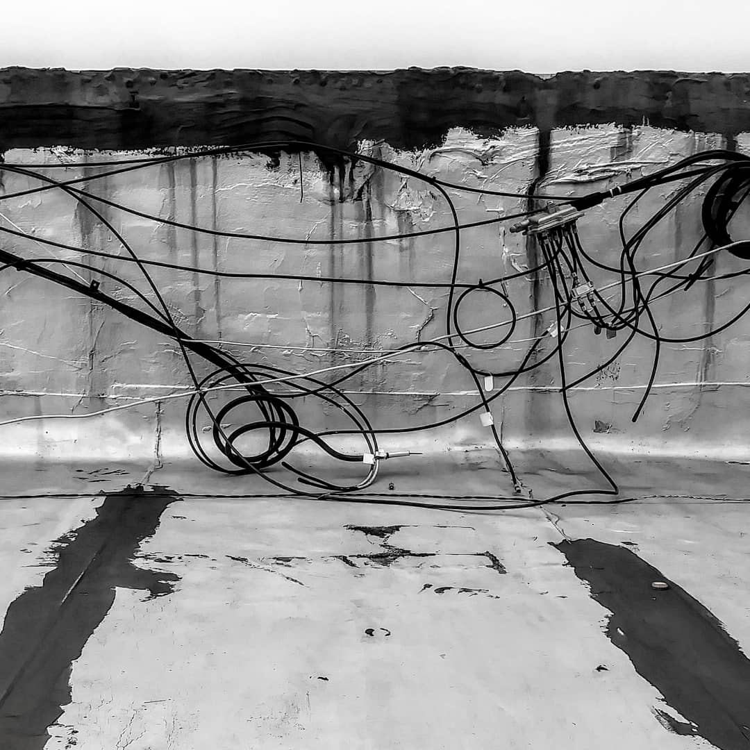 DukeToddIsAlive's tweet photo. Yesterday on my roof
#eastvillagenyc
#tarart
#silvercoating
#laundryline
#cabletangles https://t.co/H4ubJ47uS4