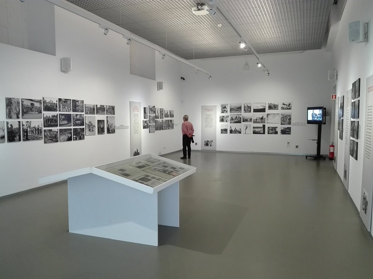 CICUS_'s tweet photo. “Miroslav Tichý. Encuentros' (https://t.co/dbCfavMcHy ) y 'Los primeros disparos de Francesc Boix' (https://t.co/K1WKSNMI9l ), las dos #exposiciones que puedes ver actualmente en #CICUS @unisevilla. https://t.co/l0IM8hucSv