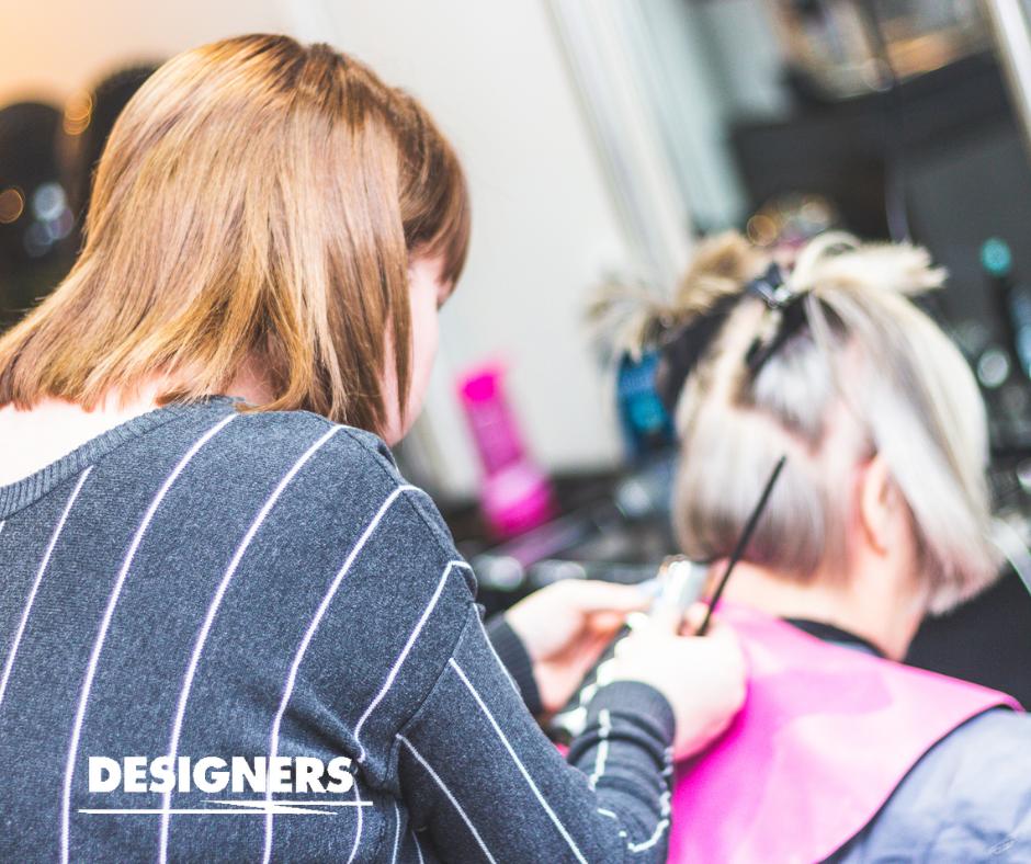 End the month of May with a new and refreshed hairstyle! ✂ Our expert stylists will guide you to find the best cut for your tastes! Many people go short in the summer - will you? ☀