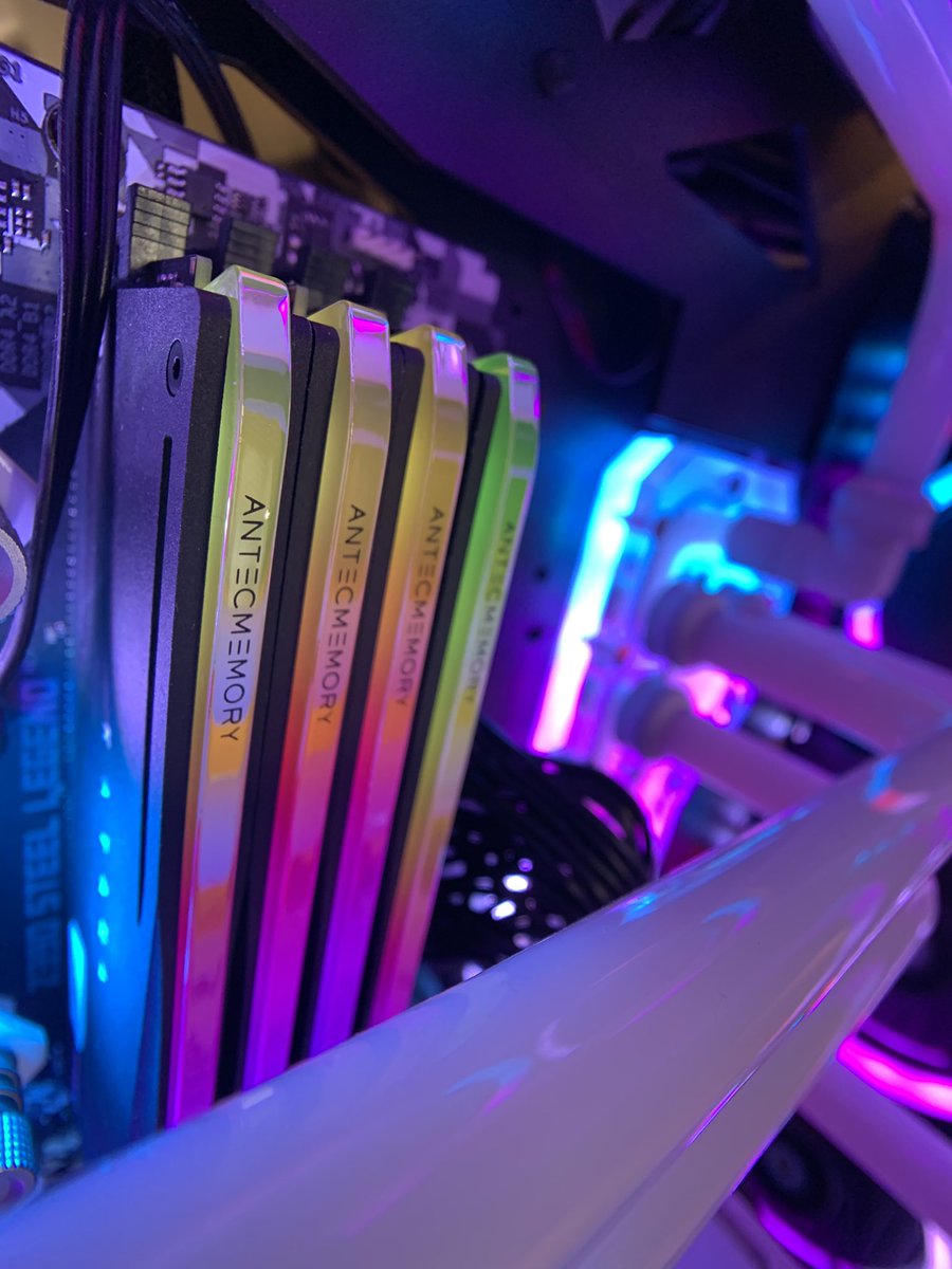 antec's tweet photo. Antec brand-new memory #Katana
Shining like a blade; glowing softly in the dark.
This is what we are proud of.
#antec #gaming #photooftheday #antecgaming #AntecKatana #AntecMemory #pcgaming #RGB #gamingsetup #gaminglife #pcbuild #TGIF https://t.co/7JDLZossgJ
