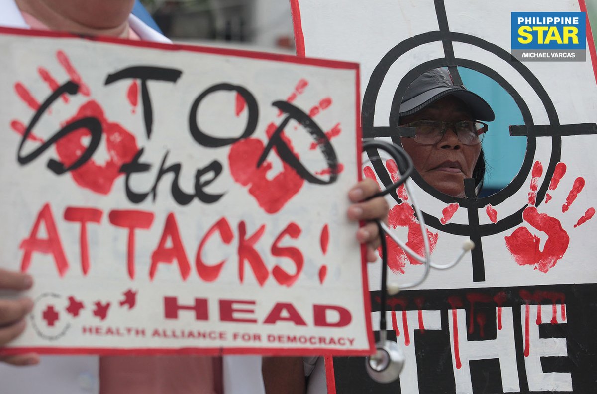 onenewsph's tweet photo. LOOK | Alliance of Health Workers pickets against the AFP's red-tagging, or alleging of communist ties, at Camp Aguinaldo in Quezon City on Friday. (via @PhilippineStar) https://t.co/KpQhxa7FP6