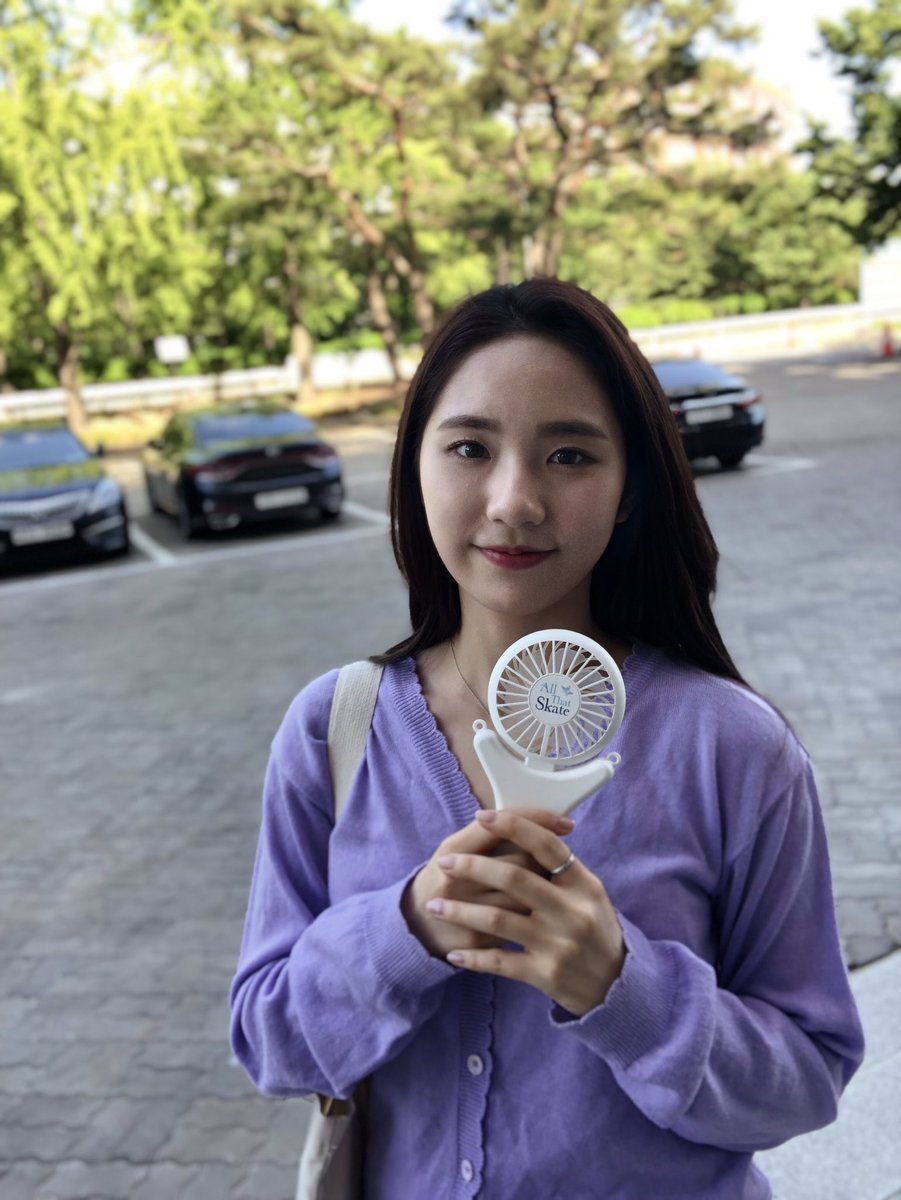 AllThatSkate's tweet photo. [올댓스케이트 2019] 1차 공식 MD 공개
⠀⠀⠀
"올댓스케이트 2019" 현장에서 구매 가능한 1차 공식 MD를 소개합니다❗️
⠀⠀⠀
💙에코백💙
💙핸디 선풍기💙
💙머그컵💙

자세한 사항은 올댓스케이트 인스타그램(https://t.co/dyNury4xUO)을 참고해주세요😝 https://t.co/Xo9dW07ph8