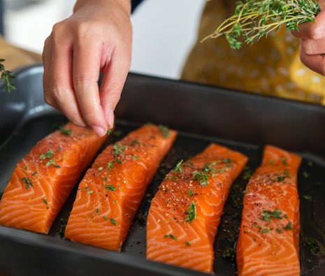 Pocketnannies's tweet photo. NEW POST! 
Perfect for “Fish Friday” Today we’ve got a new blogpost for you... Four fabulous ways to serve Salmon to Children 🐟 https://t.co/j7FTCj1B1V https://t.co/OLX5rLCOLS