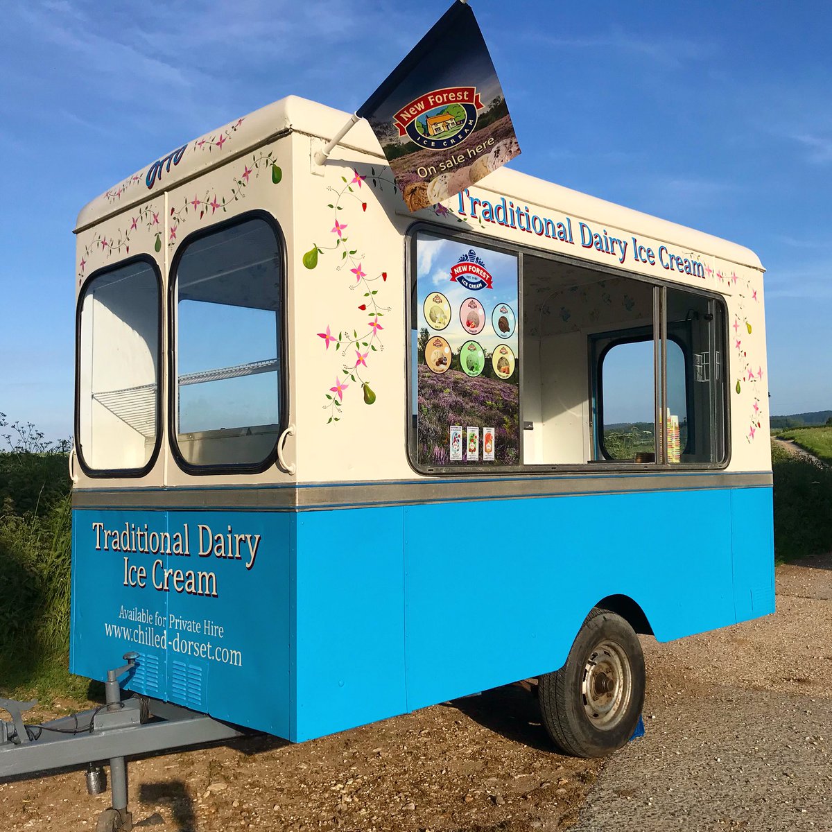 Otto 💕 is finally ready to get back selling ice creams, catch him this weekend at <a href="/HighclFoodFest/">HighcliffeFoodFestival</a> 🍦🍦🍦