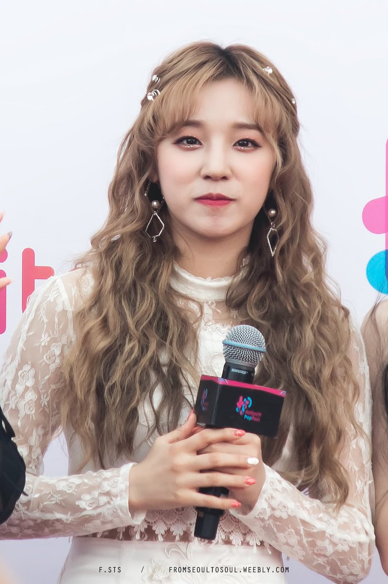 FSTS_SG's tweet photo. 190526 #GIDLE #HallyuPopFest2019 Red Carpet
#Yuqi #우기 https://t.co/4cxDU4Ymlf