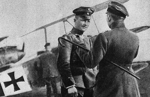violetpilot1's tweet image. Moritz and Richthofen #TheRedBaron #FlyDog #DogFight en.wikipedia.org/wiki/Manfred_v…