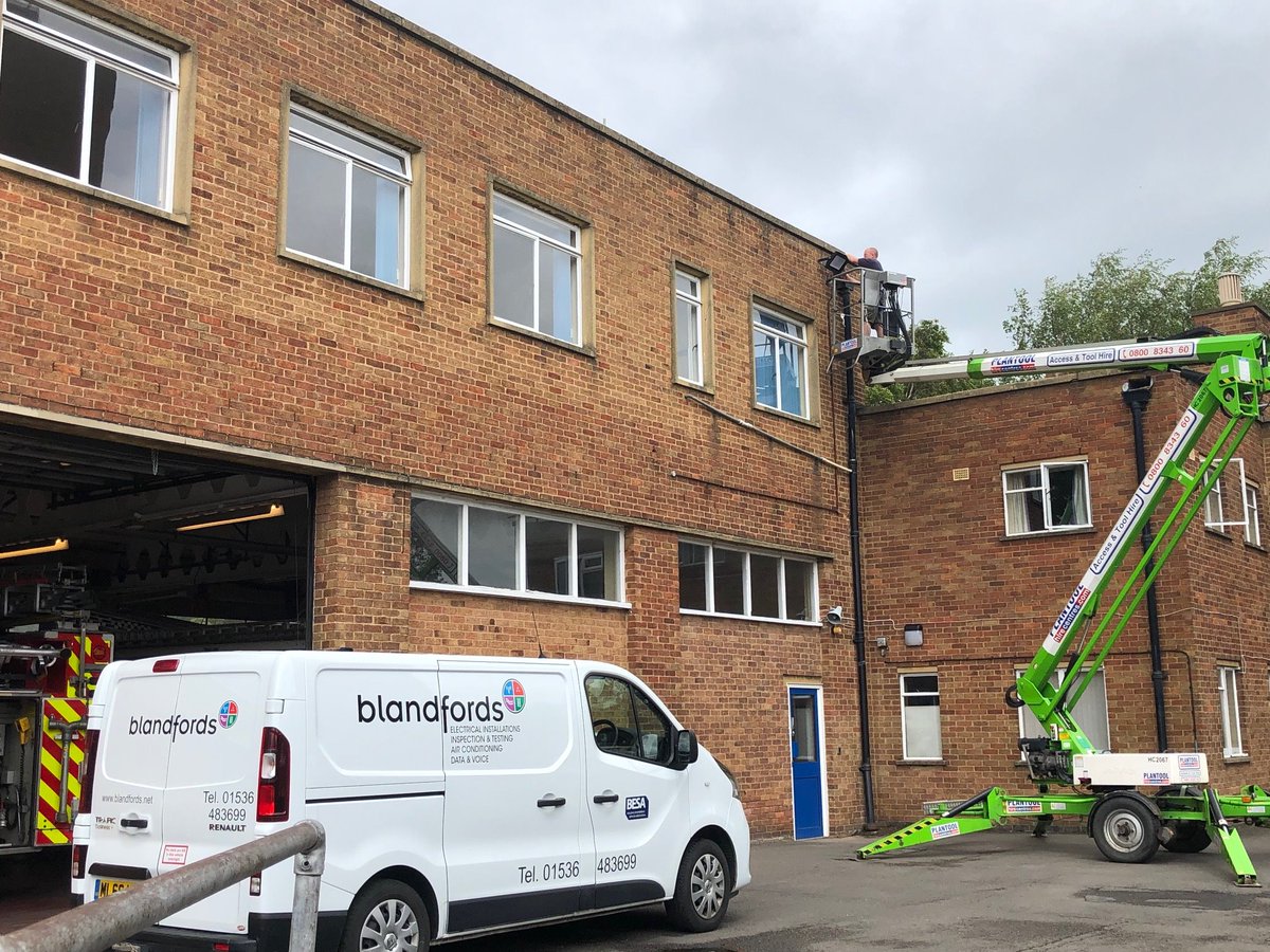 blandfordsllp's tweet photo. External lighting upgrade underway. Out go the old high pressure sodium and in go the new energy efficient LED flood lights.  @LightingEver @blandfordsllp @hirecentres #electrical https://t.co/C6EE0n4Tk5