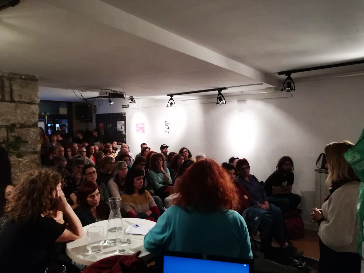 El miércoles proyectamos #ComandanteArian en Zabaldi, Iruña, en una sala tan llena que no cabían más sillas! Gracias a la Plataforma de Solidaridad con el pueblo Kurdo,a las feministas de <a href="/Zabaldi/">Zabaldi</a> y a toda la gente que vino a ver la película💜

#RevolucionFeminista #Rojava #YPJ