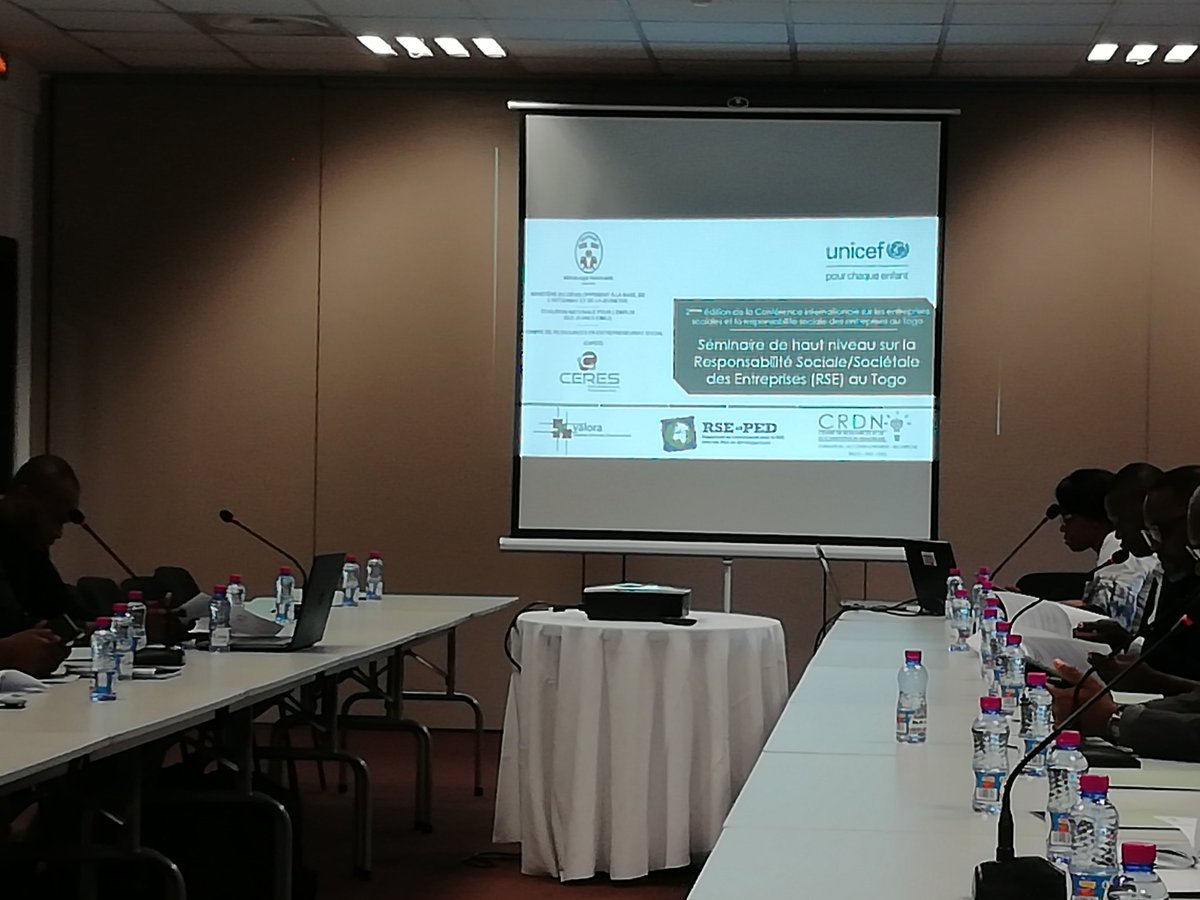PlacideTagmalo's tweet photo. Séminaire interministériel sur la #RSE ce matin à Lomé. 3 objectifs: sensibiliser le secteur public, présenter résultats étude RSE au #Togo et feuille de route pour l'émergence de la #RSE. @RseBenin @JyldaEvents @RSEetPED @ValoraSSE_TG @AmegeeJean https://t.co/0ZWLXFALYk
